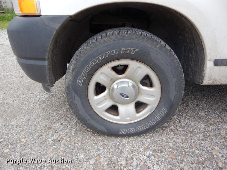 image for item DE8390 2004 Ford Explorer SUV