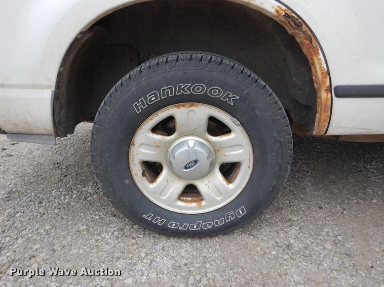 image for item DE8390 2004 Ford Explorer SUV