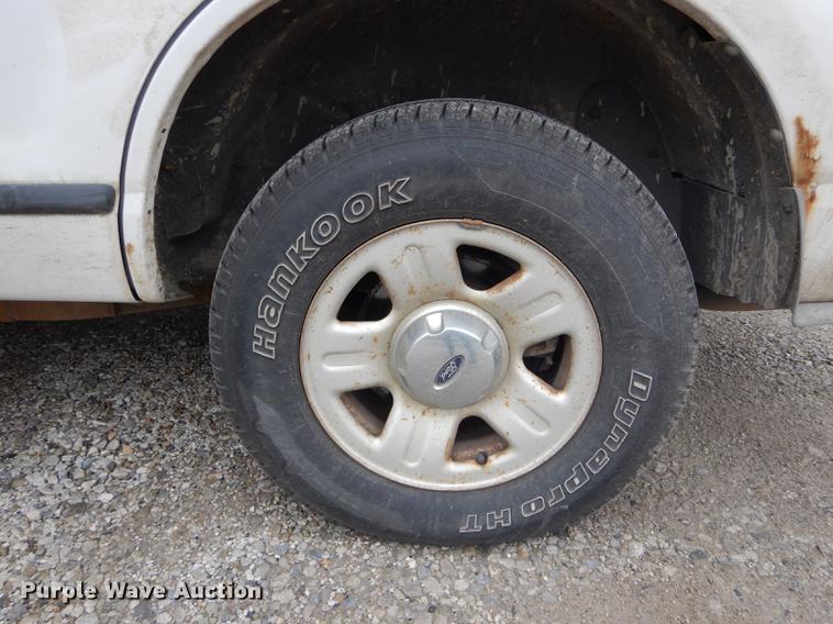 image for item DE8390 2004 Ford Explorer SUV