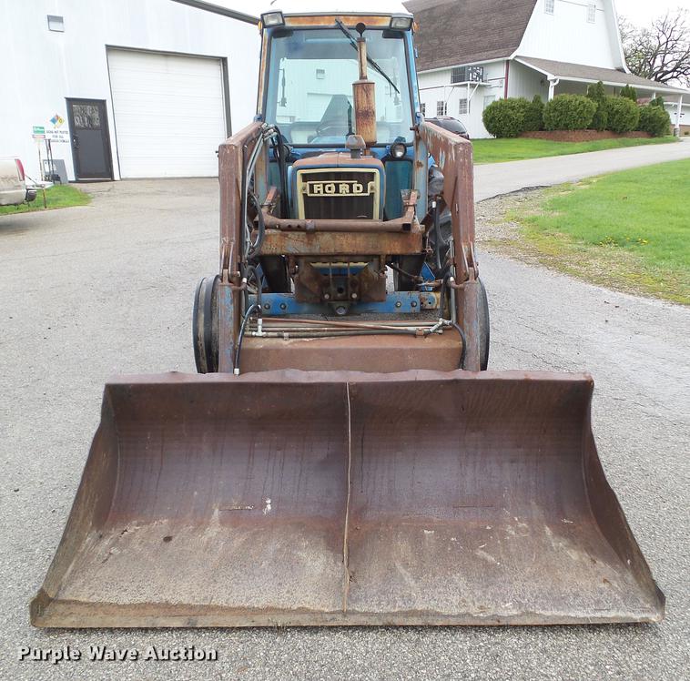 image for item DF0761 1979 Ford 4600 tractor