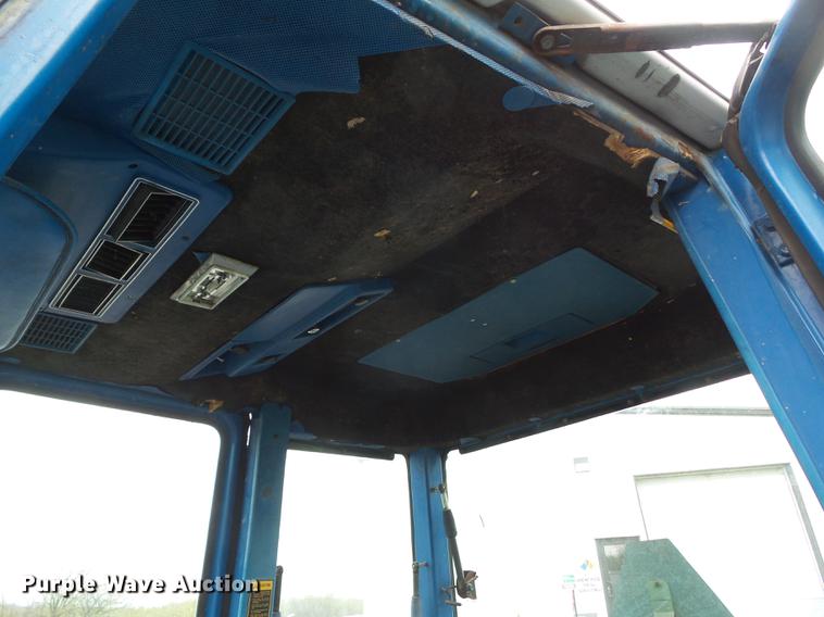 image for item DF0761 1979 Ford 4600 tractor