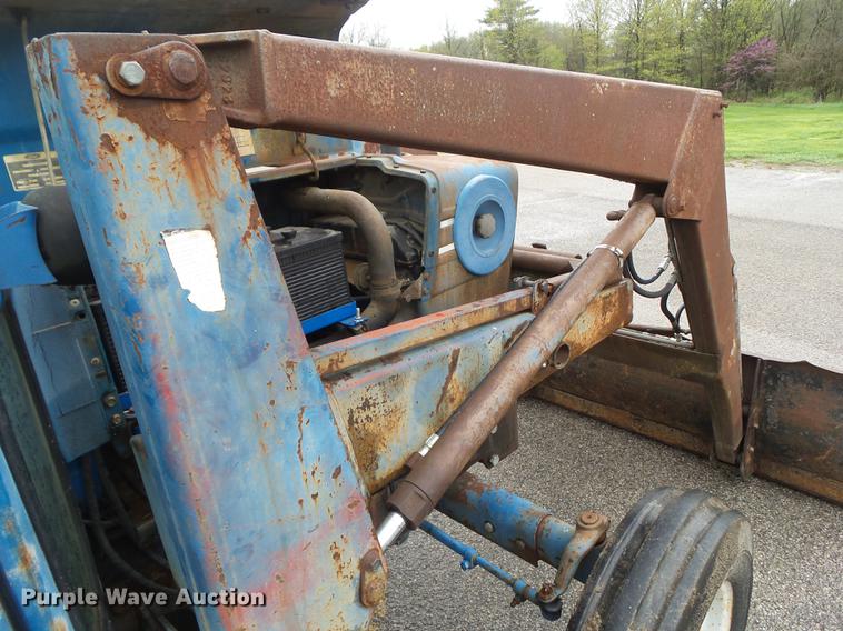 image for item DF0761 1979 Ford 4600 tractor