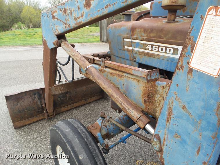 image for item DF0761 1979 Ford 4600 tractor