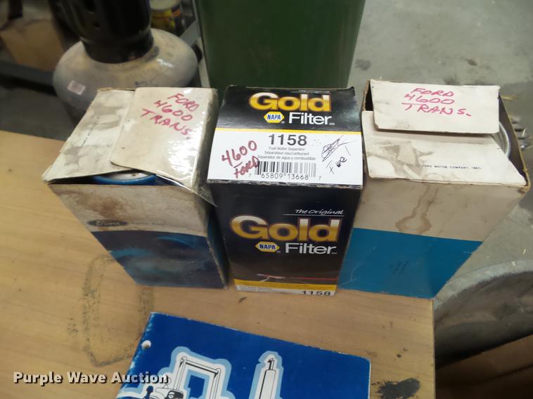 image for item DF0761 1979 Ford 4600 tractor