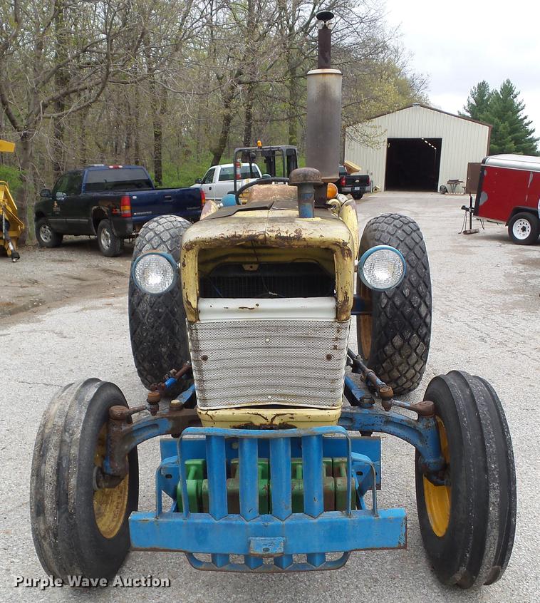 image for item DF0762 1968 Ford 3400 tractor