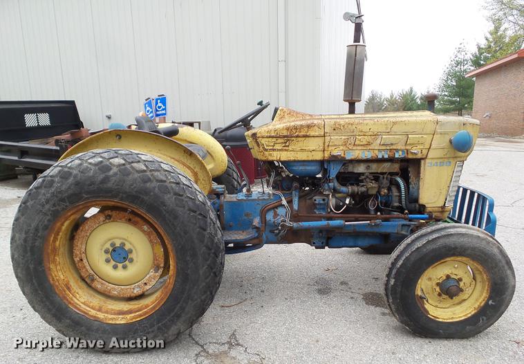 image for item DF0762 1968 Ford 3400 tractor