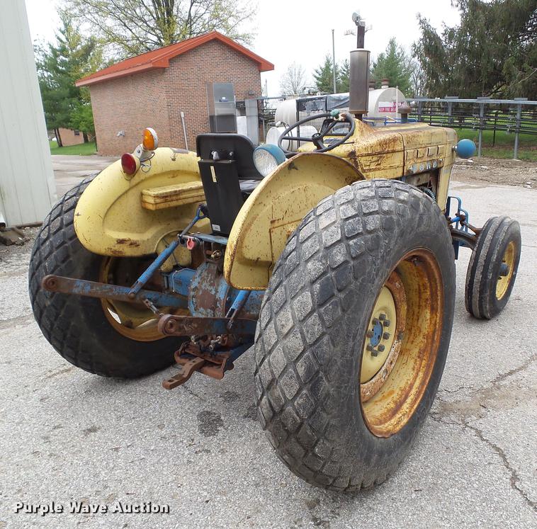 image for item DF0762 1968 Ford 3400 tractor