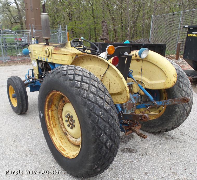 image for item DF0762 1968 Ford 3400 tractor