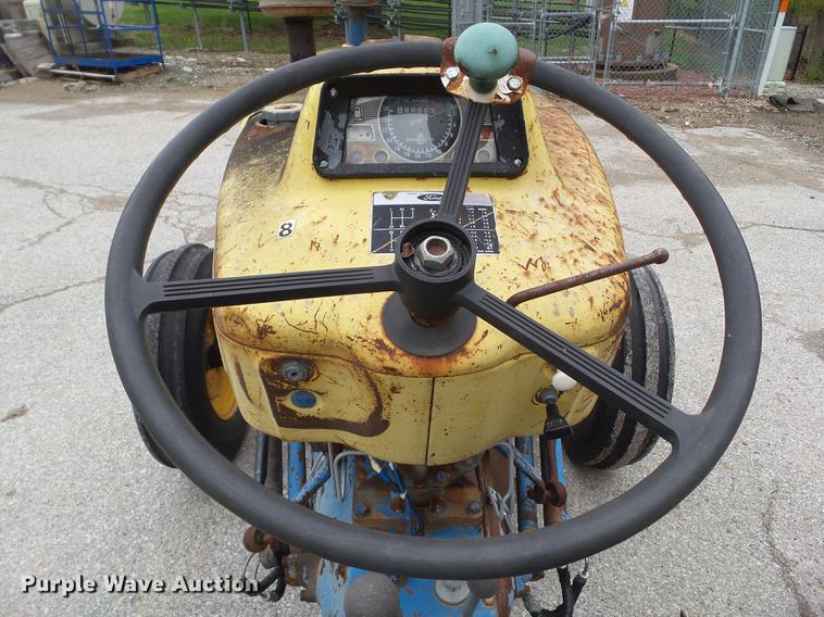 image for item DF0762 1968 Ford 3400 tractor