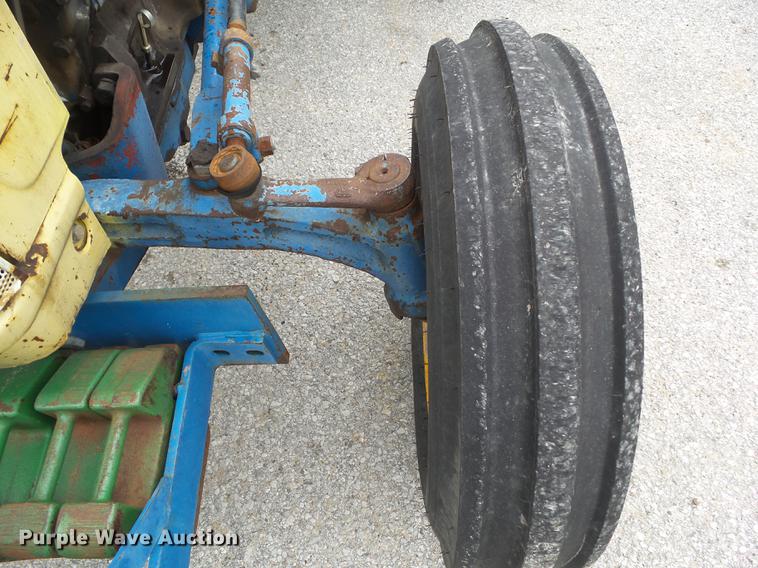 image for item DF0762 1968 Ford 3400 tractor