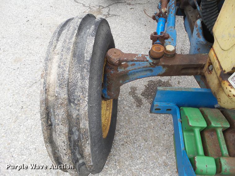 image for item DF0762 1968 Ford 3400 tractor