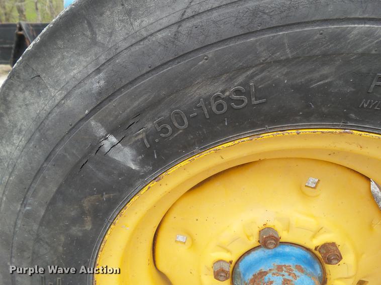 image for item DF0762 1968 Ford 3400 tractor