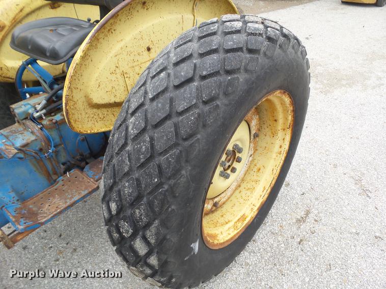image for item DF0762 1968 Ford 3400 tractor