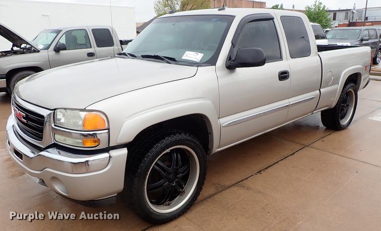image for item DF1188 2005 GMC Sierra 1500 Ext. Cab pickup truck