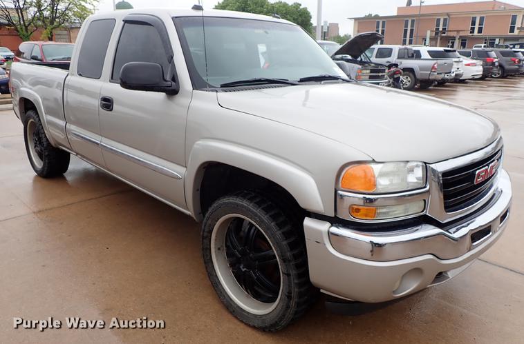 image for item DF1188 2005 GMC Sierra 1500 Ext. Cab pickup truck