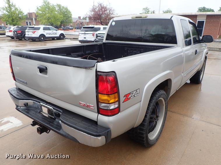 image for item DF1188 2005 GMC Sierra 1500 Ext. Cab pickup truck