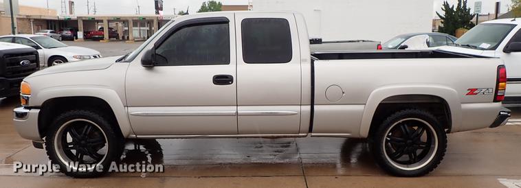 image for item DF1188 2005 GMC Sierra 1500 Ext. Cab pickup truck