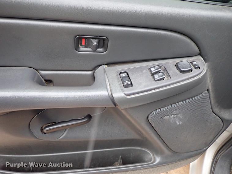 image for item DF1188 2005 GMC Sierra 1500 Ext. Cab pickup truck