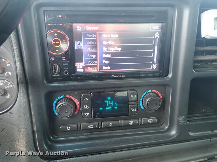 image for item DF1188 2005 GMC Sierra 1500 Ext. Cab pickup truck