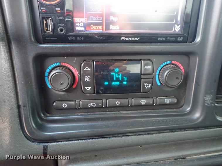 image for item DF1188 2005 GMC Sierra 1500 Ext. Cab pickup truck