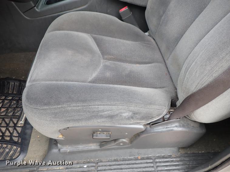 image for item DF1188 2005 GMC Sierra 1500 Ext. Cab pickup truck