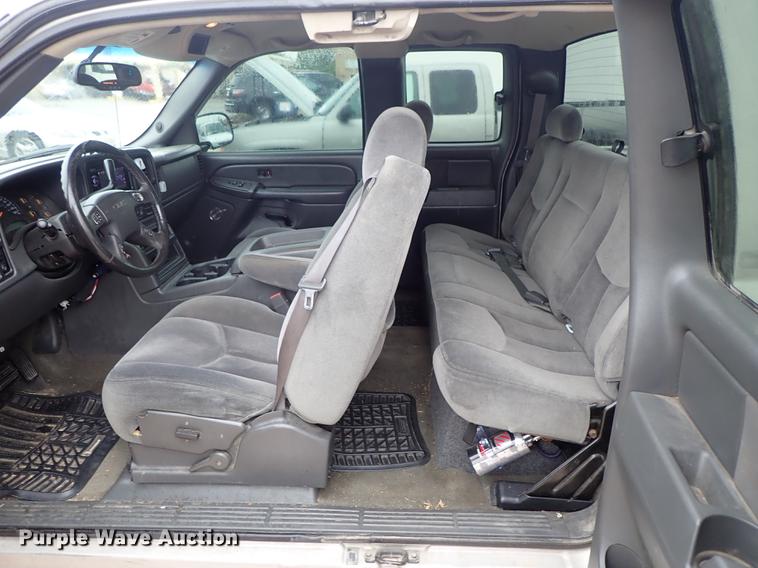 image for item DF1188 2005 GMC Sierra 1500 Ext. Cab pickup truck