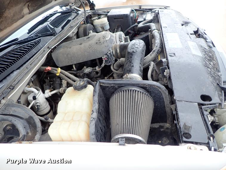 image for item DF1188 2005 GMC Sierra 1500 Ext. Cab pickup truck