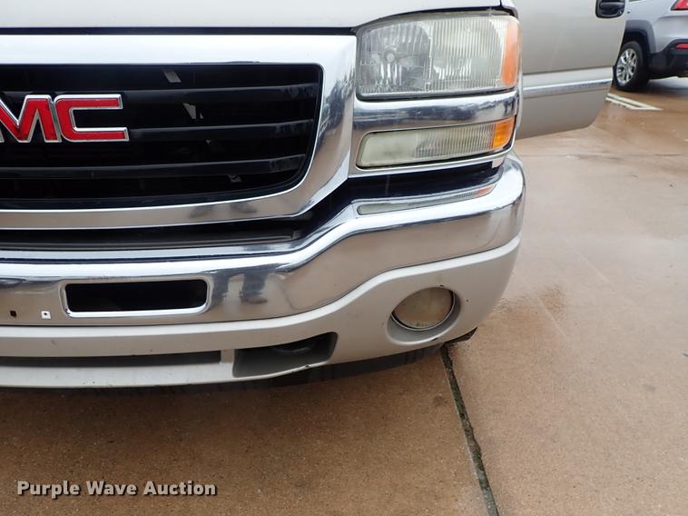 image for item DF1188 2005 GMC Sierra 1500 Ext. Cab pickup truck