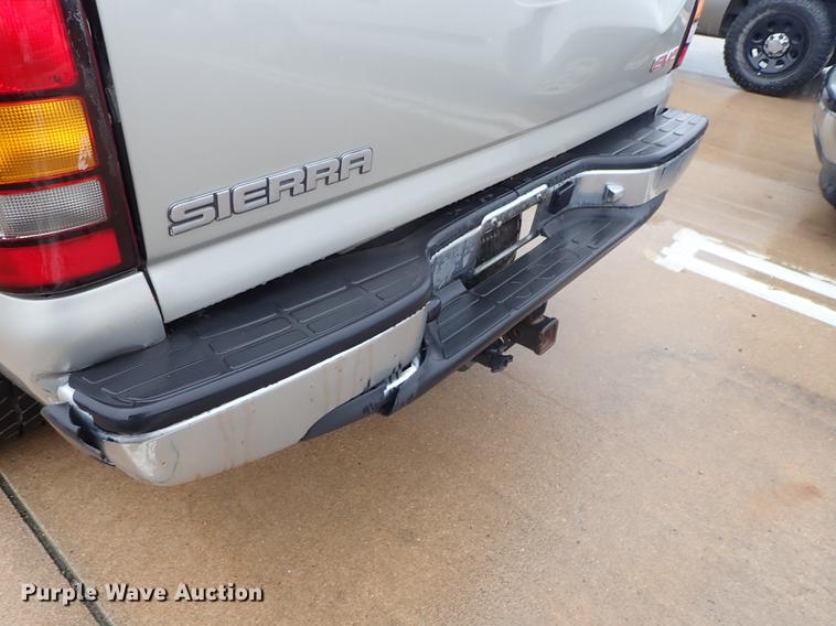 image for item DF1188 2005 GMC Sierra 1500 Ext. Cab pickup truck