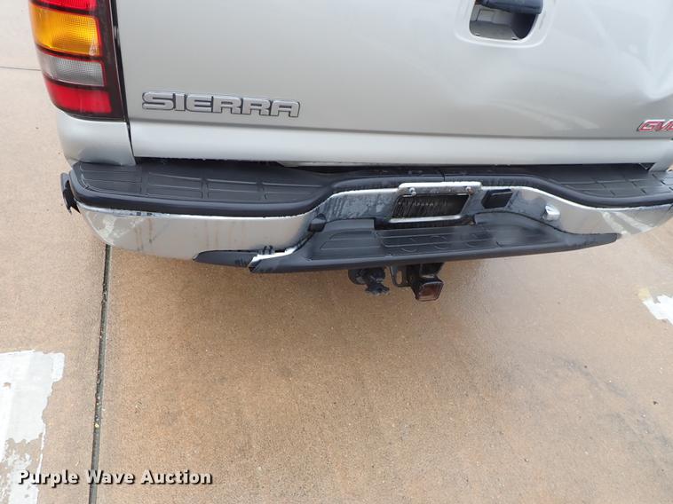 image for item DF1188 2005 GMC Sierra 1500 Ext. Cab pickup truck