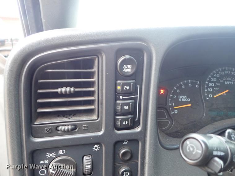 image for item DF1188 2005 GMC Sierra 1500 Ext. Cab pickup truck