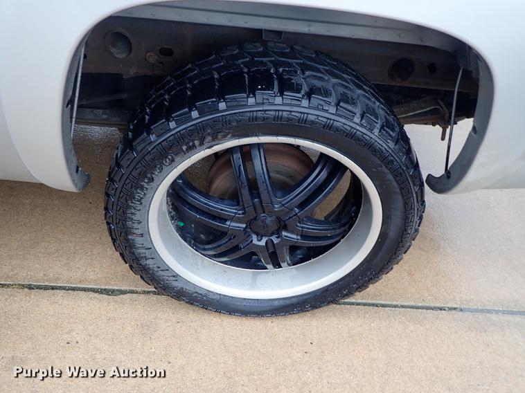 image for item DF1188 2005 GMC Sierra 1500 Ext. Cab pickup truck