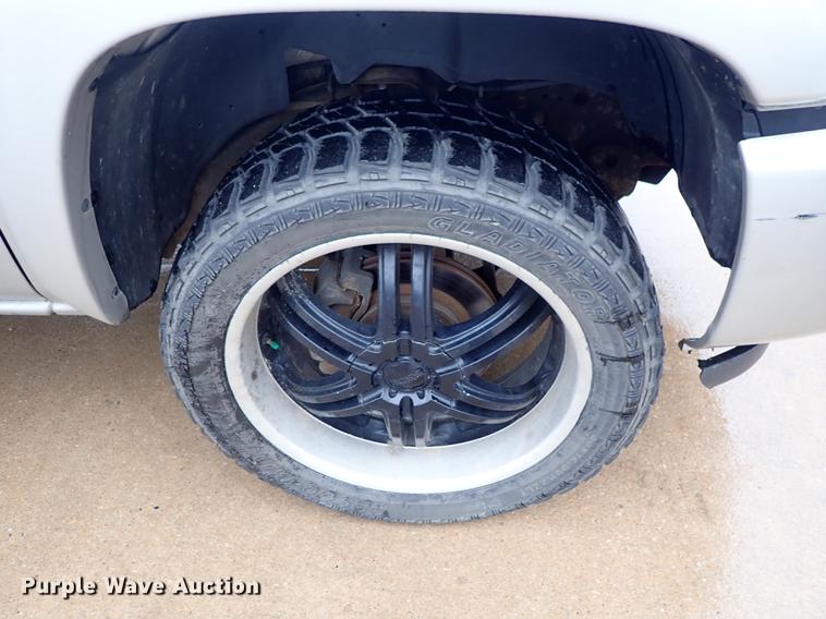 image for item DF1188 2005 GMC Sierra 1500 Ext. Cab pickup truck