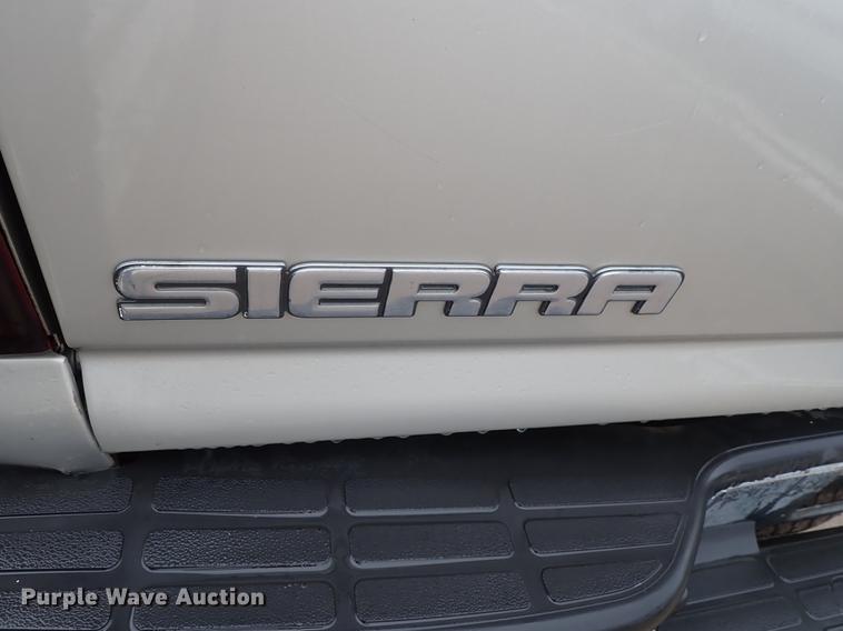 image for item DF1188 2005 GMC Sierra 1500 Ext. Cab pickup truck