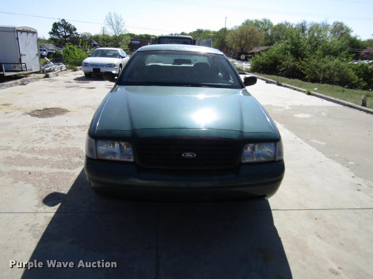 image for item DF7975 2000 Ford Crown Victoria Police Interceptor