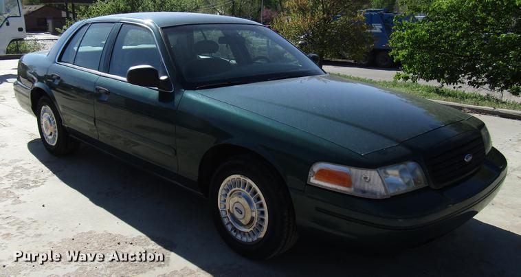 image for item DF7975 2000 Ford Crown Victoria Police Interceptor