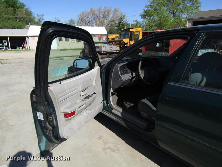 image for item DF7975 2000 Ford Crown Victoria Police Interceptor