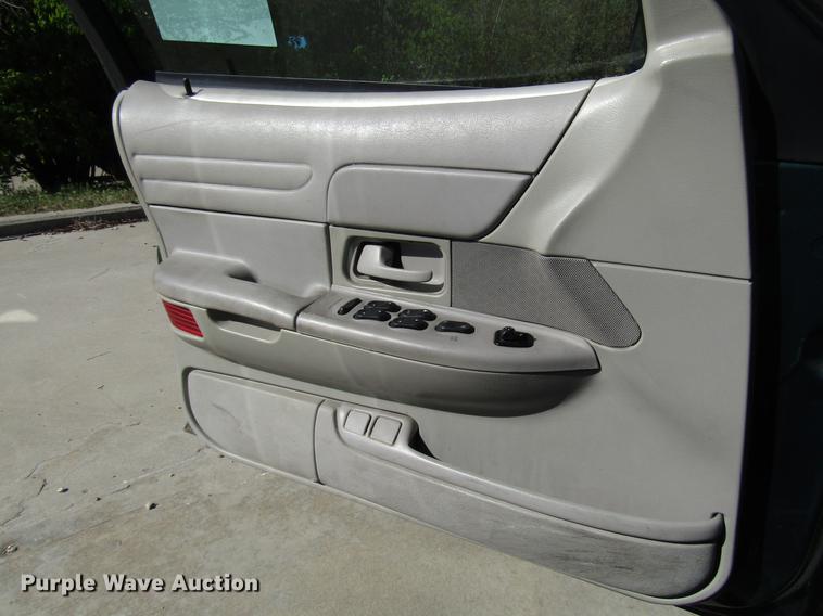 image for item DF7975 2000 Ford Crown Victoria Police Interceptor