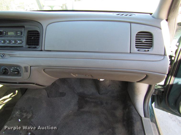 image for item DF7975 2000 Ford Crown Victoria Police Interceptor