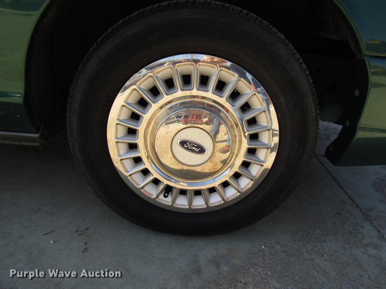 image for item DF7975 2000 Ford Crown Victoria Police Interceptor