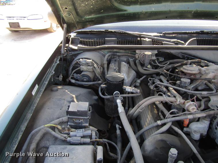 image for item DF7975 2000 Ford Crown Victoria Police Interceptor