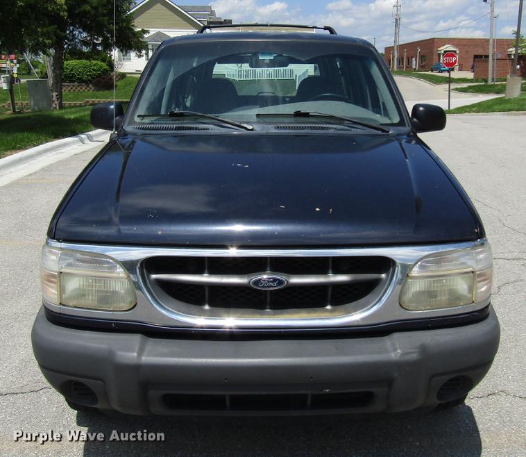 image for item DF8066 2000 Ford Explorer SUV