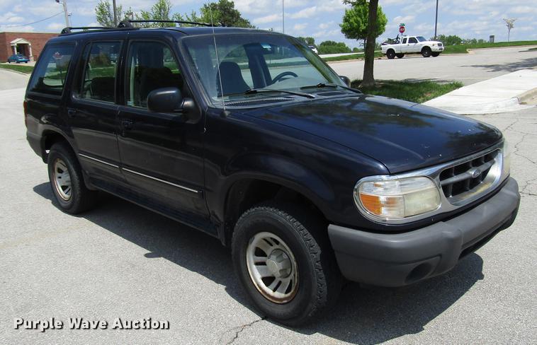 image for item DF8066 2000 Ford Explorer SUV