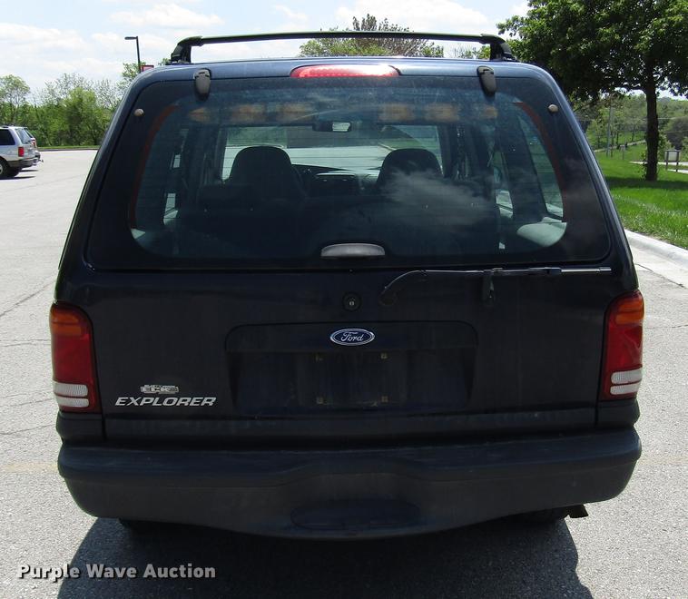 image for item DF8066 2000 Ford Explorer SUV