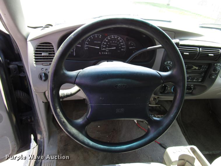 image for item DF8066 2000 Ford Explorer SUV