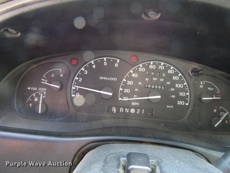 image for item DF8066 2000 Ford Explorer SUV