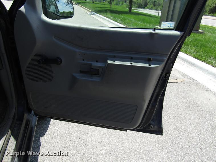 image for item DF8066 2000 Ford Explorer SUV