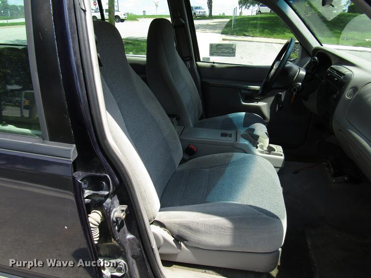image for item DF8066 2000 Ford Explorer SUV