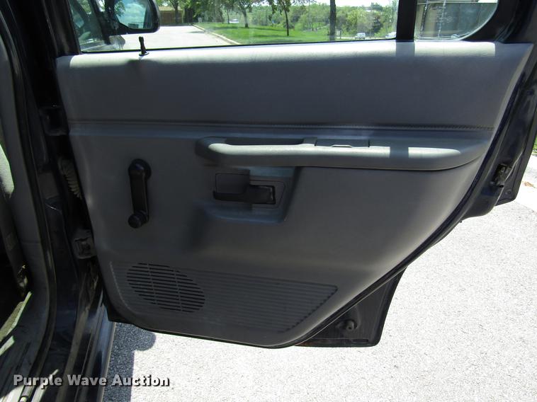 image for item DF8066 2000 Ford Explorer SUV