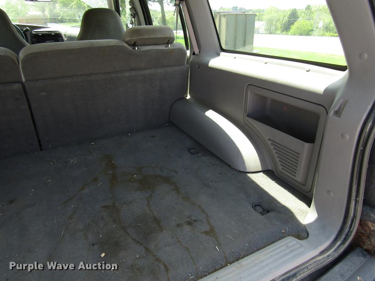 image for item DF8066 2000 Ford Explorer SUV